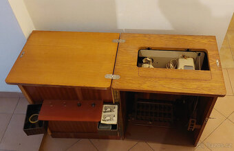 Šicí stroj Minerva, skříň. vč.příslušenství - 10