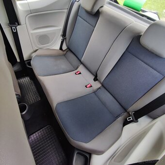 Volkswagen up 1.0 mpi benzín rok 2012 - 10