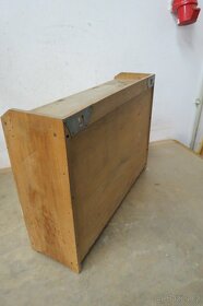 Kořenky na zeď v dřevěné poličce - 10