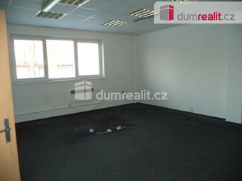 Pronájem haly ke komerčnímu využití o velikosti 940 m2 - 10