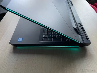 herní Dell Alienware 17 - i7-7820HK, GeForce GTX 1080 8GB - 10