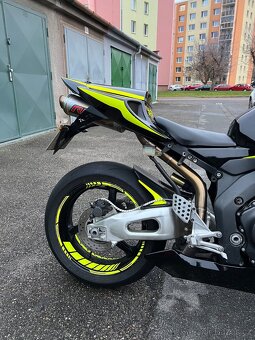 Honda cbr1000rr - 10
