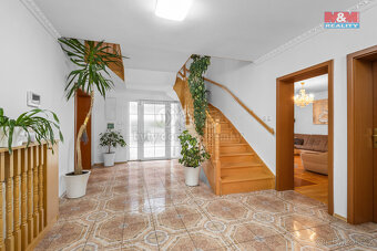 Prodej rodinného domu, 329 m², Jeneč, ul. Západní - 10
