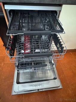 Prodám kuchyň včetně myčky AEG a výsuvné digestoře Whirlpool - 10