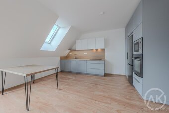 Pronájem podkorvního bytu 2+kk s balkonem v novostavbě v Bra - 10