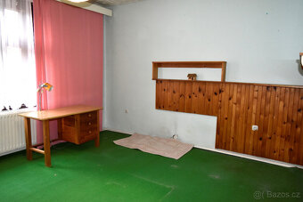 Náchod - Prodej rodinného domu se třemi jednotkami a garáží - 10