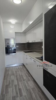 Pronájem krásného, zařízeného bytu 2+1, 65m2 s parkováním, O - 10