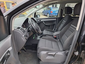 Volkswagen Touran 1.2 TSi 77KW S.Kniha, 7Míst + Zimní kola - 10
