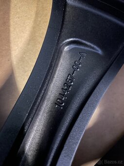 Original zimní Tesla Model 3 r20 + 235/35/20 100% - 10