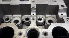 Volvo hlava motoru Volvo D5 - 10