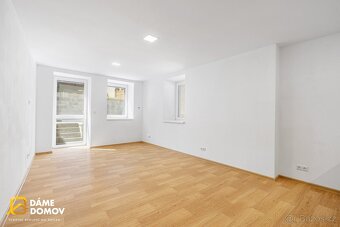 Prodej bytu 2+kk (85m2) s terasou a předzahrádkou 130 m2 - - 10