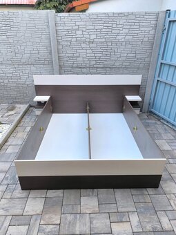 Prodám velkou manželskou postel + Matrace 160cm x 200cm - 10
