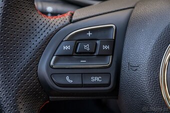 MG ZS1 - 10