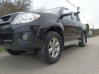 Toyota Hilux 3.0 - 10
