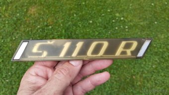 Originál starý původní štítek na zadní kapotu  ŠKODA 110R - 10