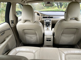 Volvo V70 2.4 D5 120kW - 10