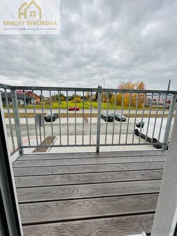 Pronájem pěkného 1+kk s balkónem a komorou - 10