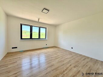 Prodej rodinného domu 5+kk (211 m2) s garáží, pozemek 467 - 10