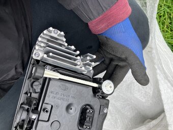 predni svetlo vw touareg 18-23 prave pravy 082 - 10