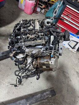 Vůz na náhradní díly Škoda Octavia 3 kombi r.v. 2016 modra m - 10