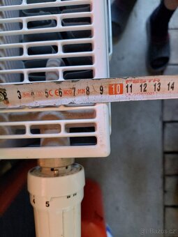 4x deskovy radiator + drzaky + termoventily - 10