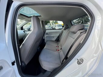 Volkswagen e-up 2014/60kw/150km/panorama/výhřev/sound system - 10