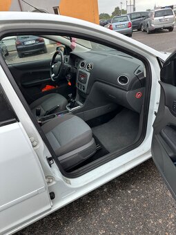 Ford Focus 1.8 - 10