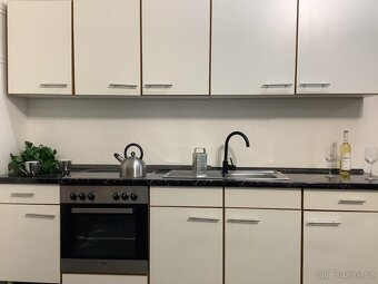 Světlá moderní kuchyně CALLY - 10