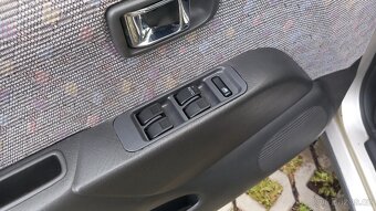 Daihatsu Sirion - 10