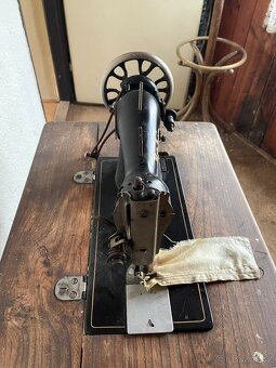 Šicí stroj značky BOBBIN - 10