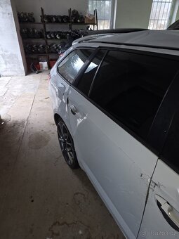 ŠKODA OCTAVIA COMBI 2.0 TDI RS 4X4 DSG /POJÍZDNÉ - 10