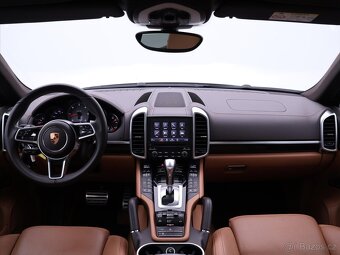 Porsche Cayenne 4,1 V8 283kW S Platinum DPH (2016) - 10