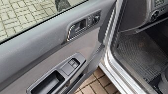 Volkswagen Polo 1.2i / 40KW KLIMA - 10