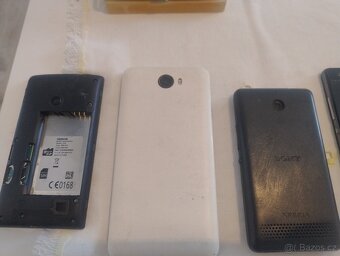 Mobilní TELEFONY 11ks - 10