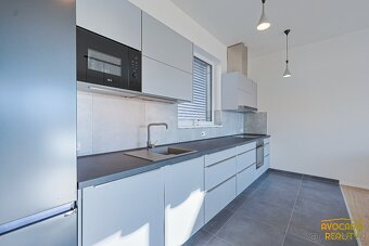 Luxusní byt 3+kk s vlastní zahrádkou - 10