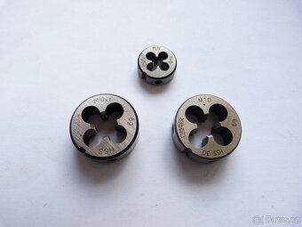 Závitníky a závitová očka NAREX - nové - 10