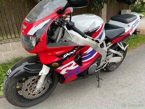 Honda CBR 900 RR - 10