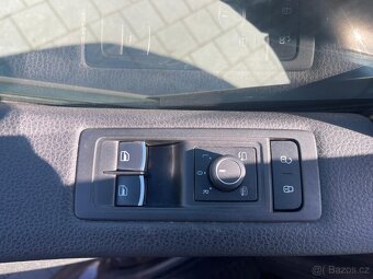 VW Multivan 2.0tdi 110kw S.kniha, pěkný stav. - 10
