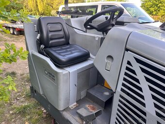 Nilfisk čisticí a zametaci stroj - 10