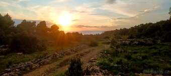 SLEVA / Rozsáhlý pozemek včetně domku / ostrov Šolta - 10