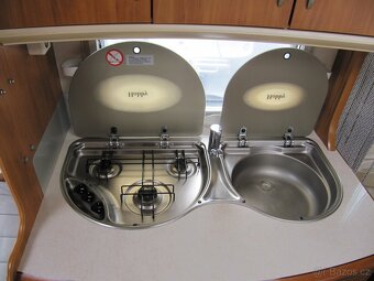 Prodám karavan Hobby 400 sf,model 2008 + mover, klima ,stan - 10