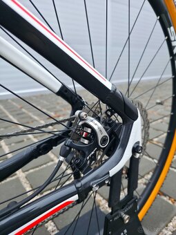 Elektrický gravel Giant Road E+ - 10