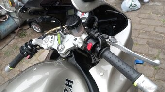 Prodám Triumph 955i RS - 10