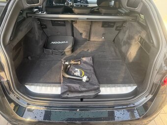 BMW 330e Touring - 10