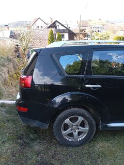 Peugeot 4007 - 10