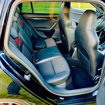 ŠKODA OCTAVIA 3. RS 2,0 TDI Servisní kniha - 10