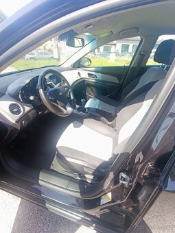 Prodám auto Chevrolet Cruze 1.8 benzin 2011 - 10