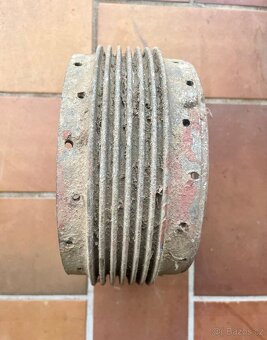 Střed kola a štít Jawa kývačka - 10