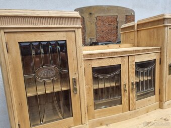 VELICE KRÁSNÁ VELKÁ SMRKOVÁ KREDENC PO RENOVACI - 10