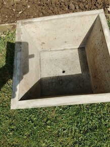 Antický betonový květináč - 10